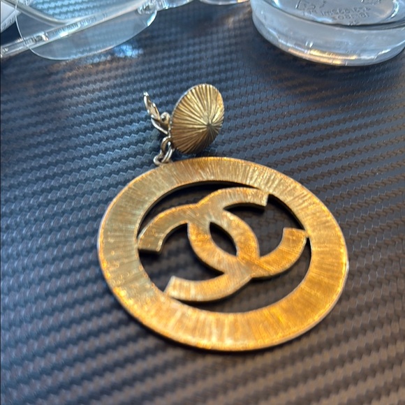 🌟 VERY RARE Vintage CHANEL CC Earrings 1990s Karl Lagerfeld Era  Made in France - Picture 3 of 3